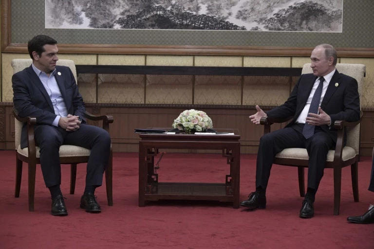 Το μήνυμα ήταν ξεκάθαρο από την Ρωσία – Το Μ. Μαξίμου ο «εχθρός» της Μόσχας – «Οι λαοί μας δεν πρέπει να γίνονται όμηροι σε βρώμικα παιχνίδια»